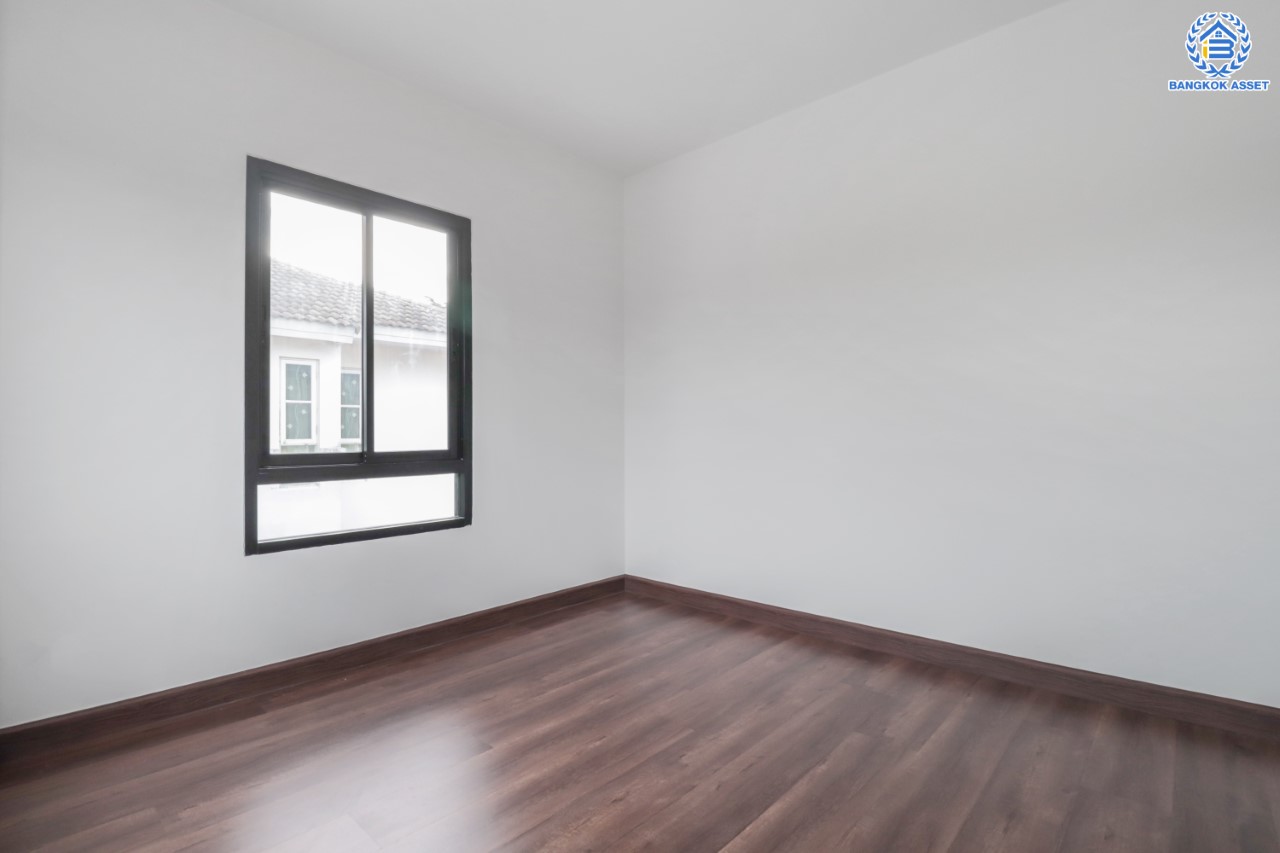 บ้านมือสองตกแต่งใหม่ แบรนด์ LH ม.ชลลดา บางใหญ่-เซ็นทรัลเวสต์เกต หลังใหญ่ เนื้อที่ 64 ตร.ว. ฟังก์ชัน 3 ห้องนอน 2 ห้องน้ำ จอดรถได้ 3 ที่จอดรถ พร้อม Facilities ครบครัน บนทำเลเดินทางสะดวก เชื่อมต่อถ.กาญจนาภิเษก ใกล้รถไฟฟ้าสายสีม่วง "สถานีคลองบางไผ่"